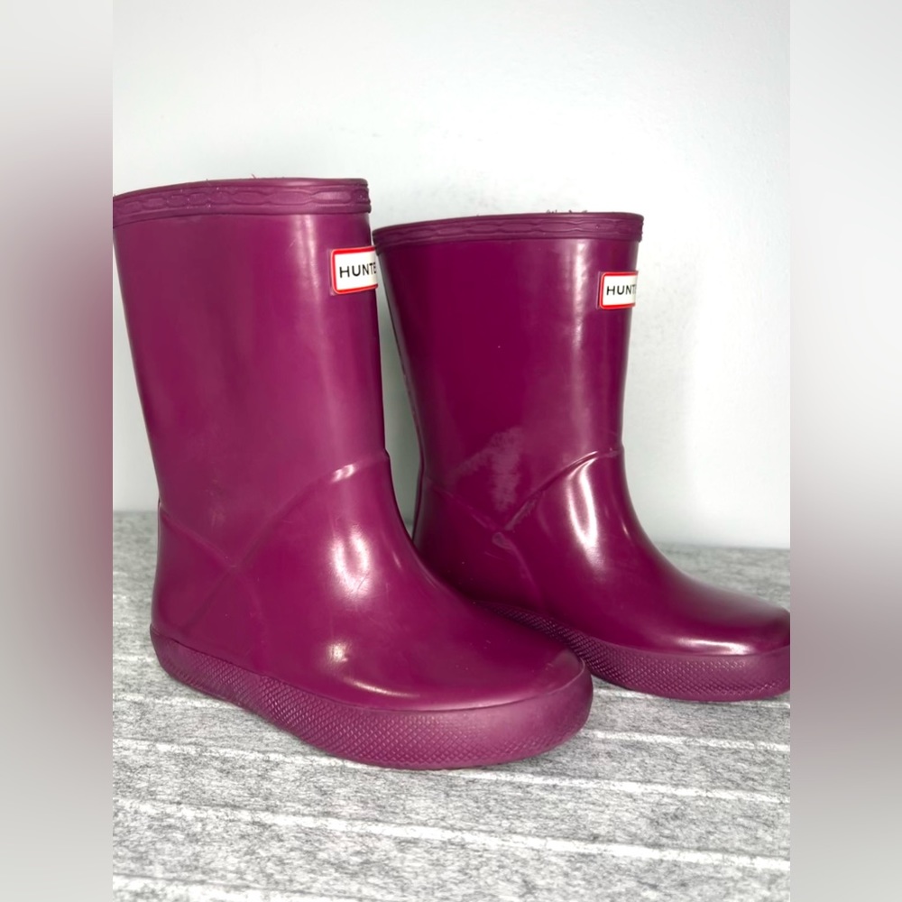 Hunter Kids First Classic Rain Boot size 9 boy 10 girl Purple/Plum.